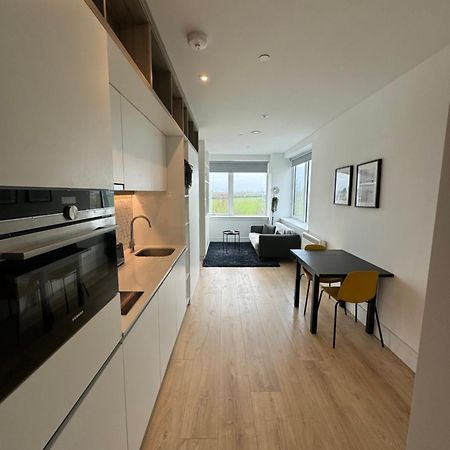 Luxx Apartment & Suites, London Heathrow Airport, Terminal 4, Piccadilly Underground Train Station Nearby! Ґіллінґдон Екстер'єр фото