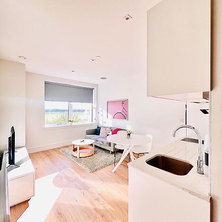 Luxx Apartment & Suites, London Heathrow Airport, Terminal 4, Piccadilly Underground Train Station Nearby! Ґіллінґдон Екстер'єр фото