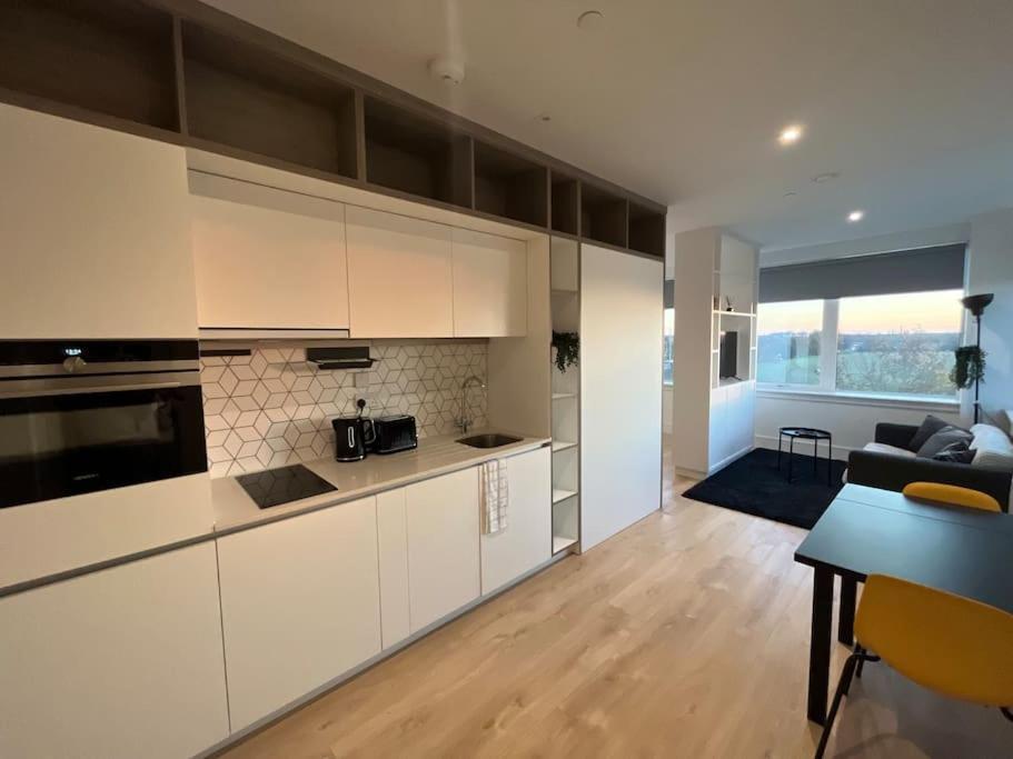 Luxx Apartment & Suites, London Heathrow Airport, Terminal 4, Piccadilly Underground Train Station Nearby! Ґіллінґдон Екстер'єр фото