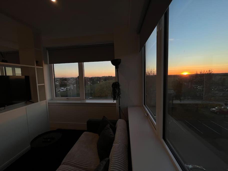 Luxx Apartment & Suites, London Heathrow Airport, Terminal 4, Piccadilly Underground Train Station Nearby! Ґіллінґдон Екстер'єр фото