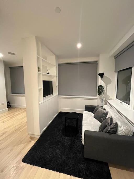 Luxx Apartment & Suites, London Heathrow Airport, Terminal 4, Piccadilly Underground Train Station Nearby! Ґіллінґдон Екстер'єр фото