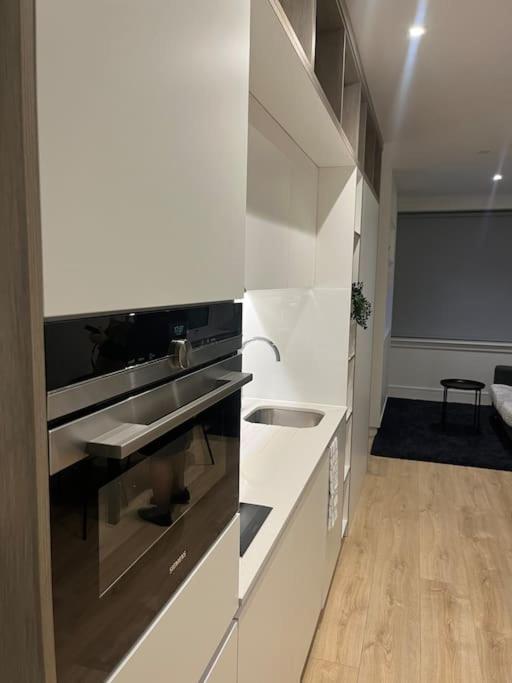 Luxx Apartment & Suites, London Heathrow Airport, Terminal 4, Piccadilly Underground Train Station Nearby! Ґіллінґдон Екстер'єр фото