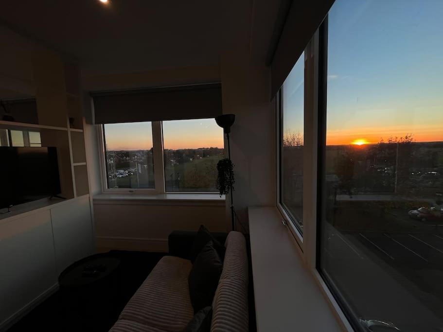 Luxx Apartment & Suites, London Heathrow Airport, Terminal 4, Piccadilly Underground Train Station Nearby! Ґіллінґдон Екстер'єр фото