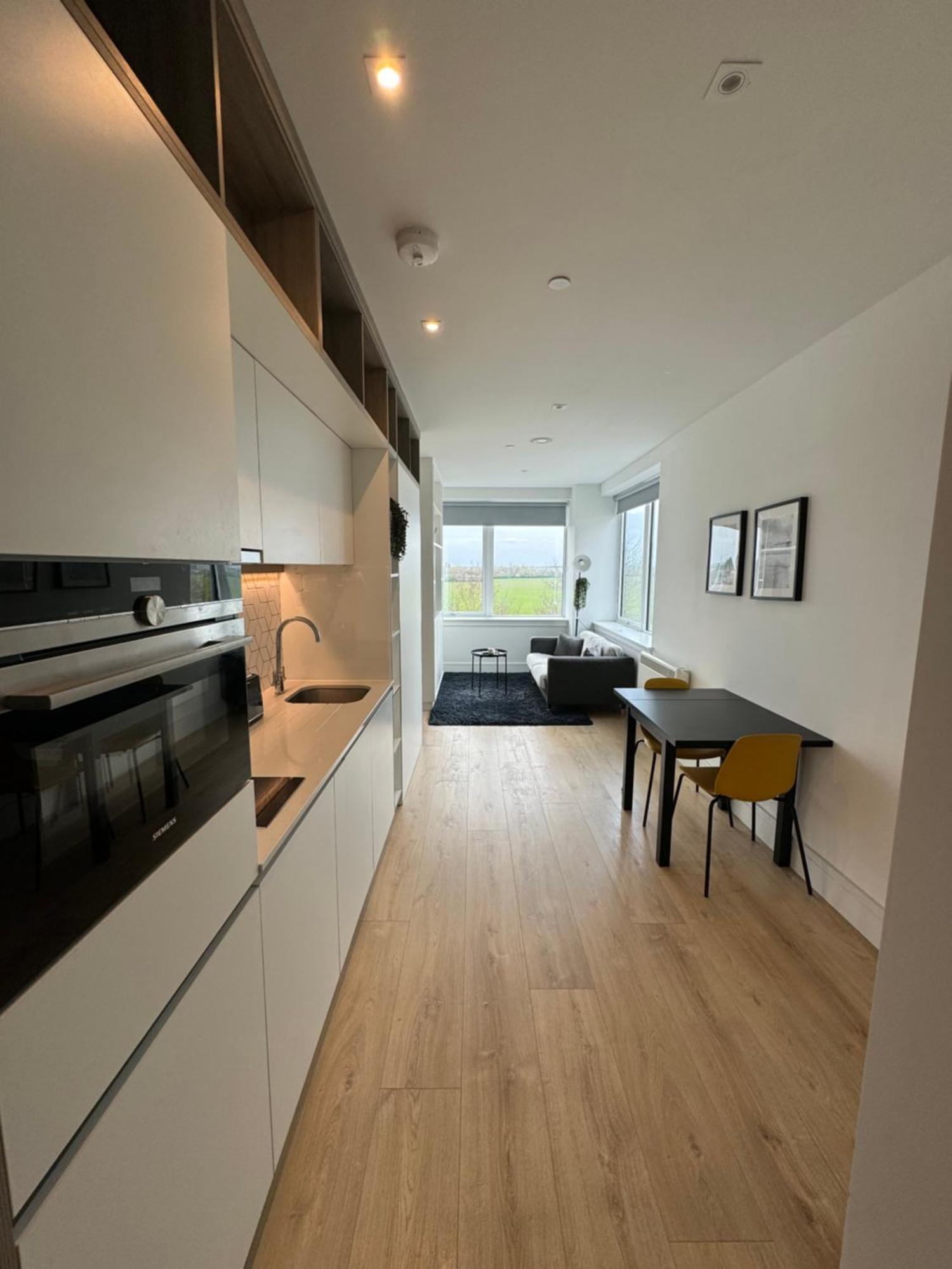 Luxx Apartment & Suites, London Heathrow Airport, Terminal 4, Piccadilly Underground Train Station Nearby! Ґіллінґдон Екстер'єр фото