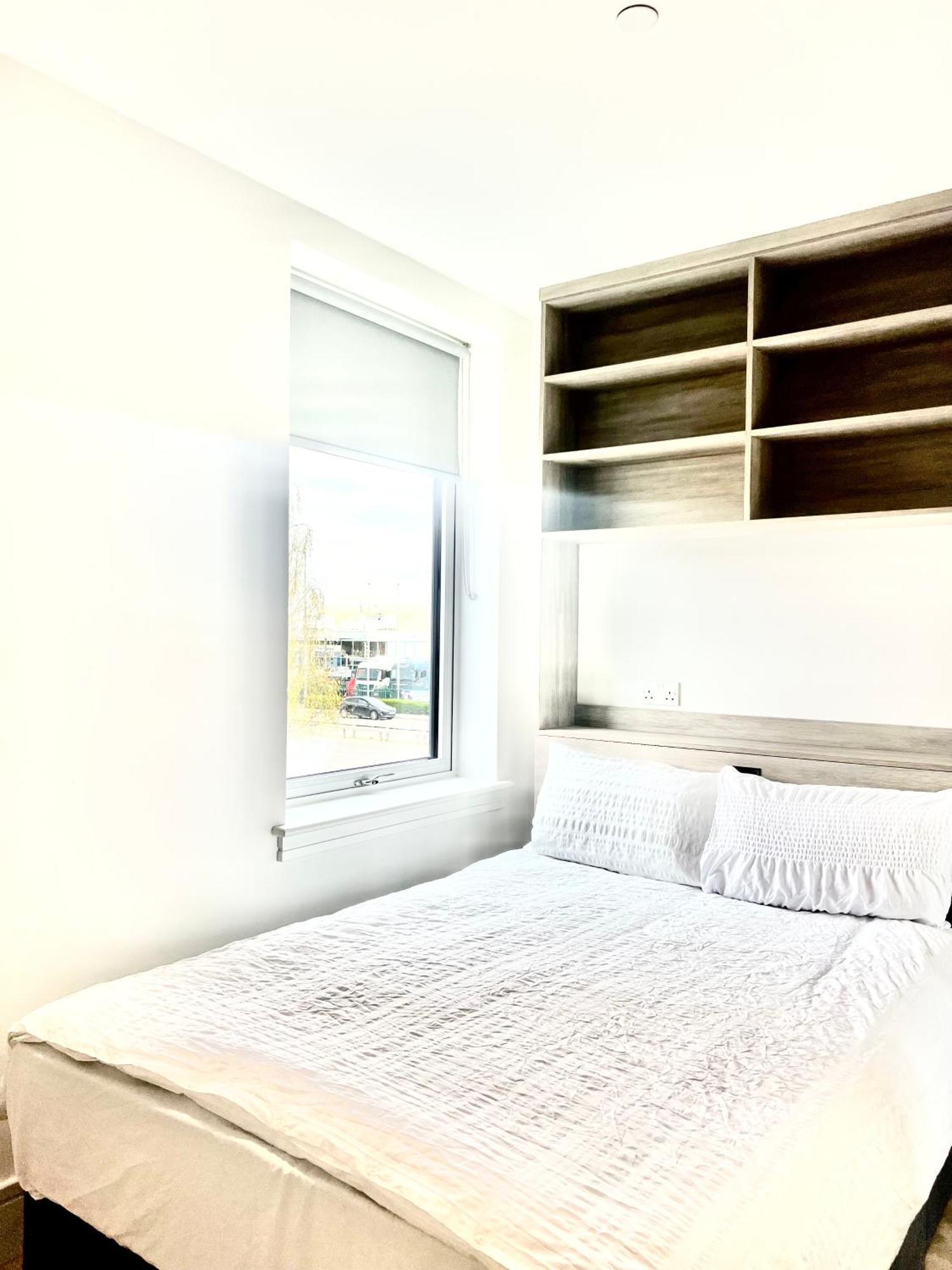 Luxx Apartment & Suites, London Heathrow Airport, Terminal 4, Piccadilly Underground Train Station Nearby! Ґіллінґдон Екстер'єр фото