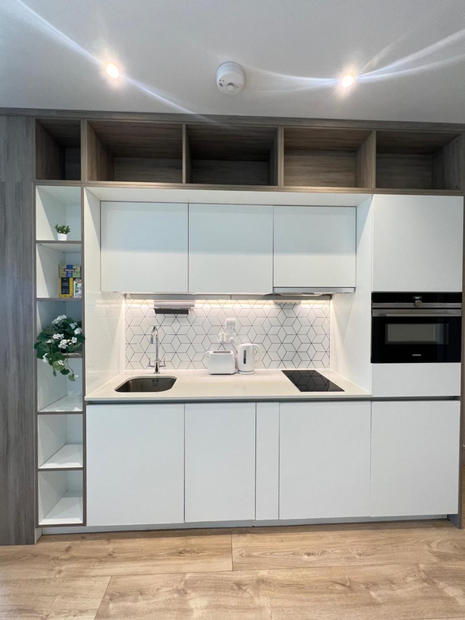 Luxx Apartment & Suites, London Heathrow Airport, Terminal 4, Piccadilly Underground Train Station Nearby! Ґіллінґдон Екстер'єр фото